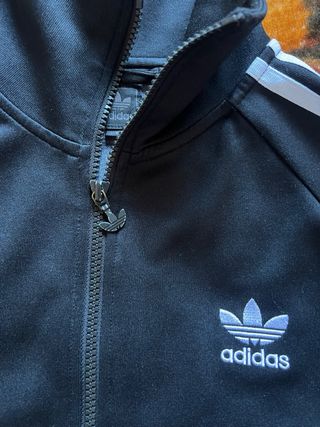 Chaqueta Adidas Negra con Logo Multicolor