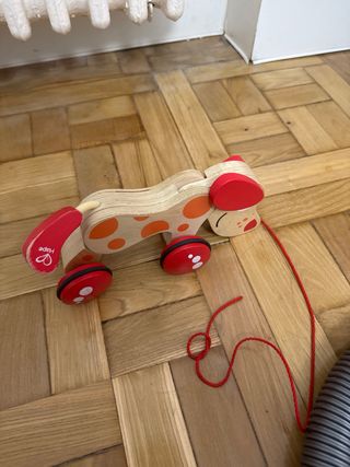 Perrito Pepe de madera para tirar