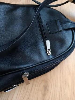 Mochila de piel negra