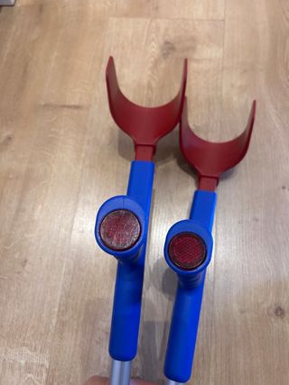 Muletas y bota Walker infantil