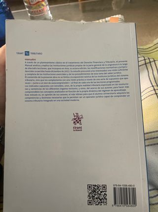 Manual práctico de Derecho Tributario.