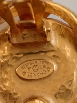 Orecchini Chanel Logo Oro Nero