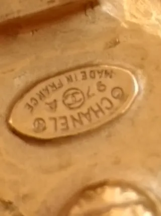 Orecchini Chanel Logo Oro Nero