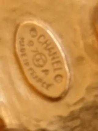 Orecchini Chanel Logo Oro Nero