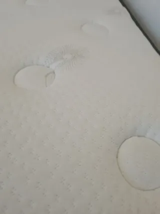 Colchón Flex Nube Visco 135, almohadas de regalo.