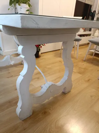 Tavolo da pranzo rustico in legno e vetro