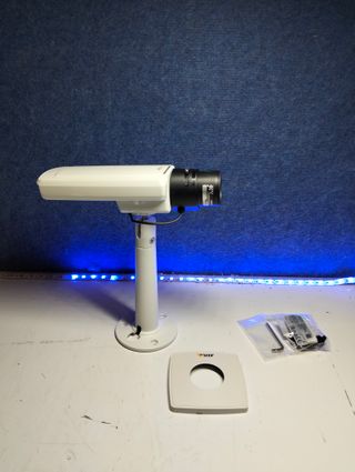 AXIS P1364 Cámara IP HDTV 720p Lightfinder PoE Varifocal