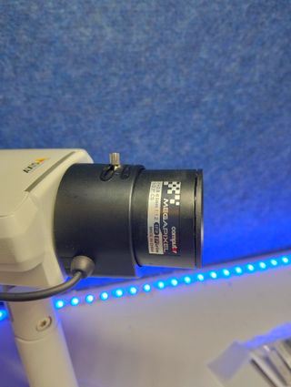 AXIS P1364 Cámara IP HDTV 720p Lightfinder PoE Varifocal