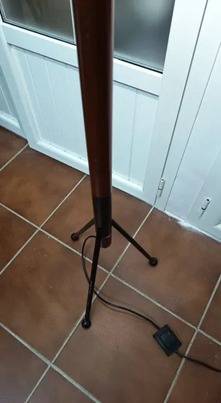 Lámpara pie vintage madera metal