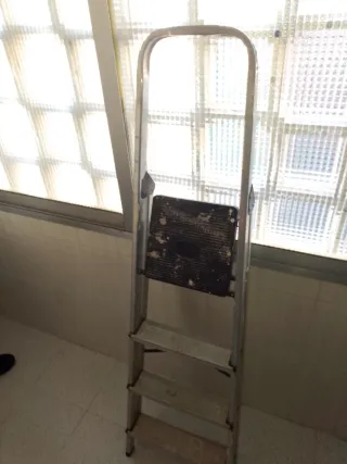 Escalera de aluminio plegable