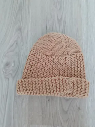 Gorro de punto beige