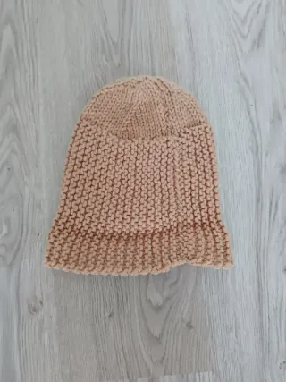 Gorro de punto beige