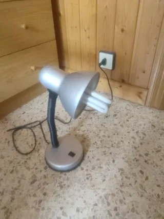 Lámpara de mesa flexible plata