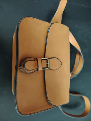 Bolso Bershka piel marrón