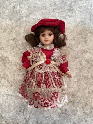 Bambola porcellana vintage decorativa rossa