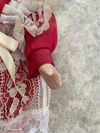 Bambola porcellana vintage decorativa rossa