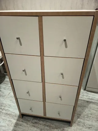 Mueble de madera con cajones