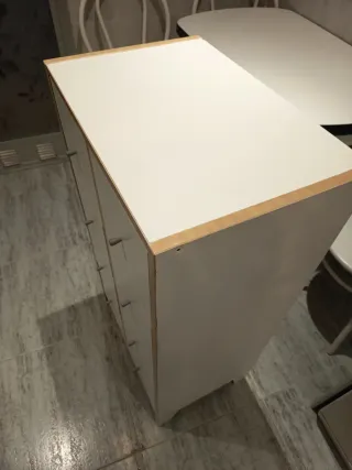 Mueble de madera con cajones