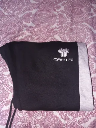 Pantalón de chándal negro con detalles grises