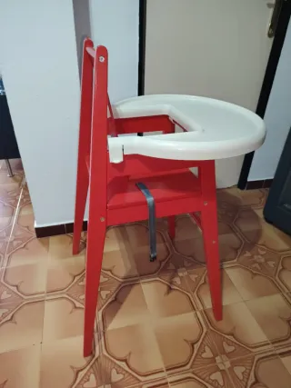 Trona roja para bebé
