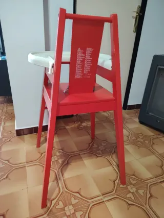 Trona roja para bebé