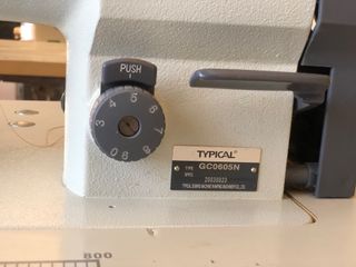 Máquina de coser Typical triple arrastre