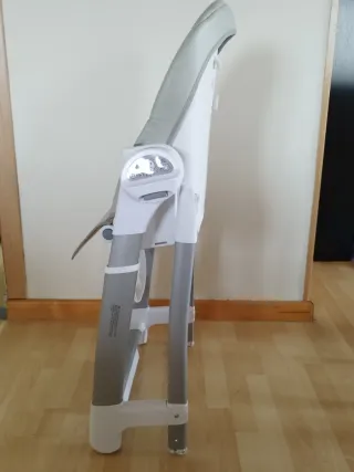 Trona/hamaca convertible plegable