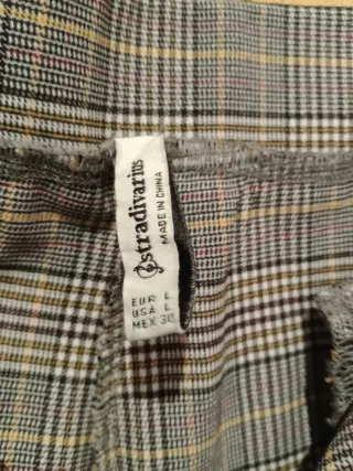 Pantalones de cuadros grises y blancos