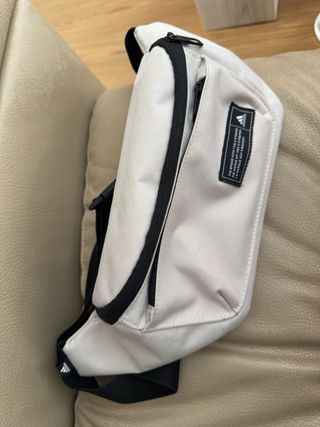 Riñonera Adidas beige y negra