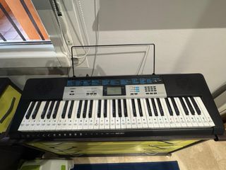 Teclado Casio LK-136 (incluye pentagrama y notas)