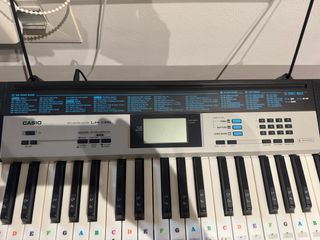 Teclado Casio LK-136 (incluye pentagrama y notas)