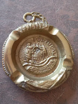 Cenicero de bronce Portugal