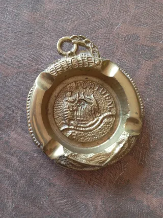 Cenicero de bronce Portugal