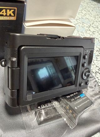 Cámara Digital 4K 48MP Compacta abatible