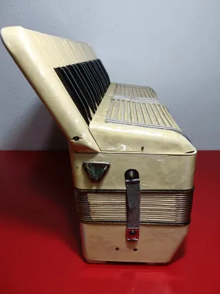 Acordeón Hohner Verdi III vintage 120 Bajos