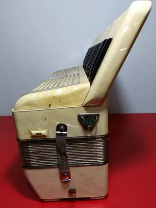 Acordeón Hohner Verdi III vintage 120 Bajos