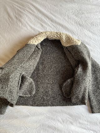 Chaqueta gris de Mango