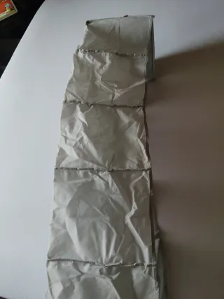 Colgador de tela con compartimentos