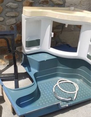 Ducha y mueble lavabo caravana Sun Roller..