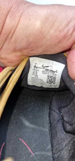 Nike Zoom 2000 Deportivas Negro y Dorado