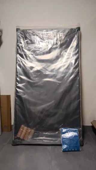 Somier 90x160 con patas y cubrecolchón a juego