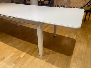 Mesa de comedor blanca moderna