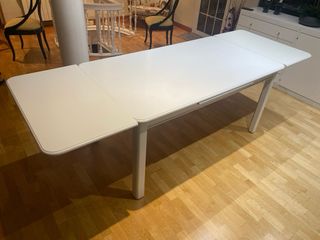 Mesa de comedor blanca moderna