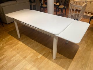 Mesa de comedor blanca moderna