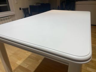 Mesa de comedor blanca moderna