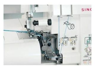 Máquina Overlock Singer 14SH754