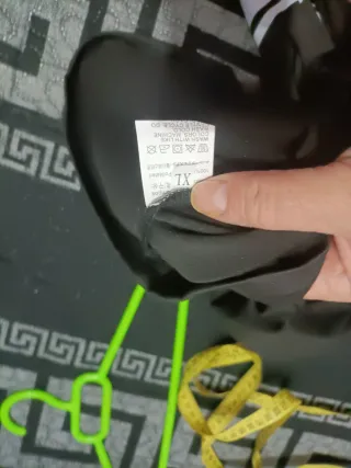 Camiseta XL Negra con Estrellas y Número 28