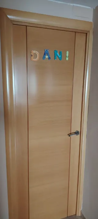 Puerta de madera con cristal