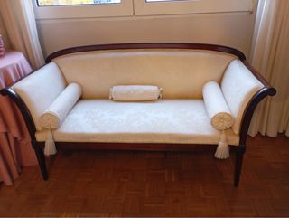 Sofá de 2 plazas beige y madera