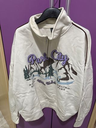 Sudadera Beige Bershka Park City Montaña
